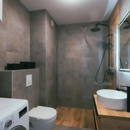 Marusic アパート マカルスカ